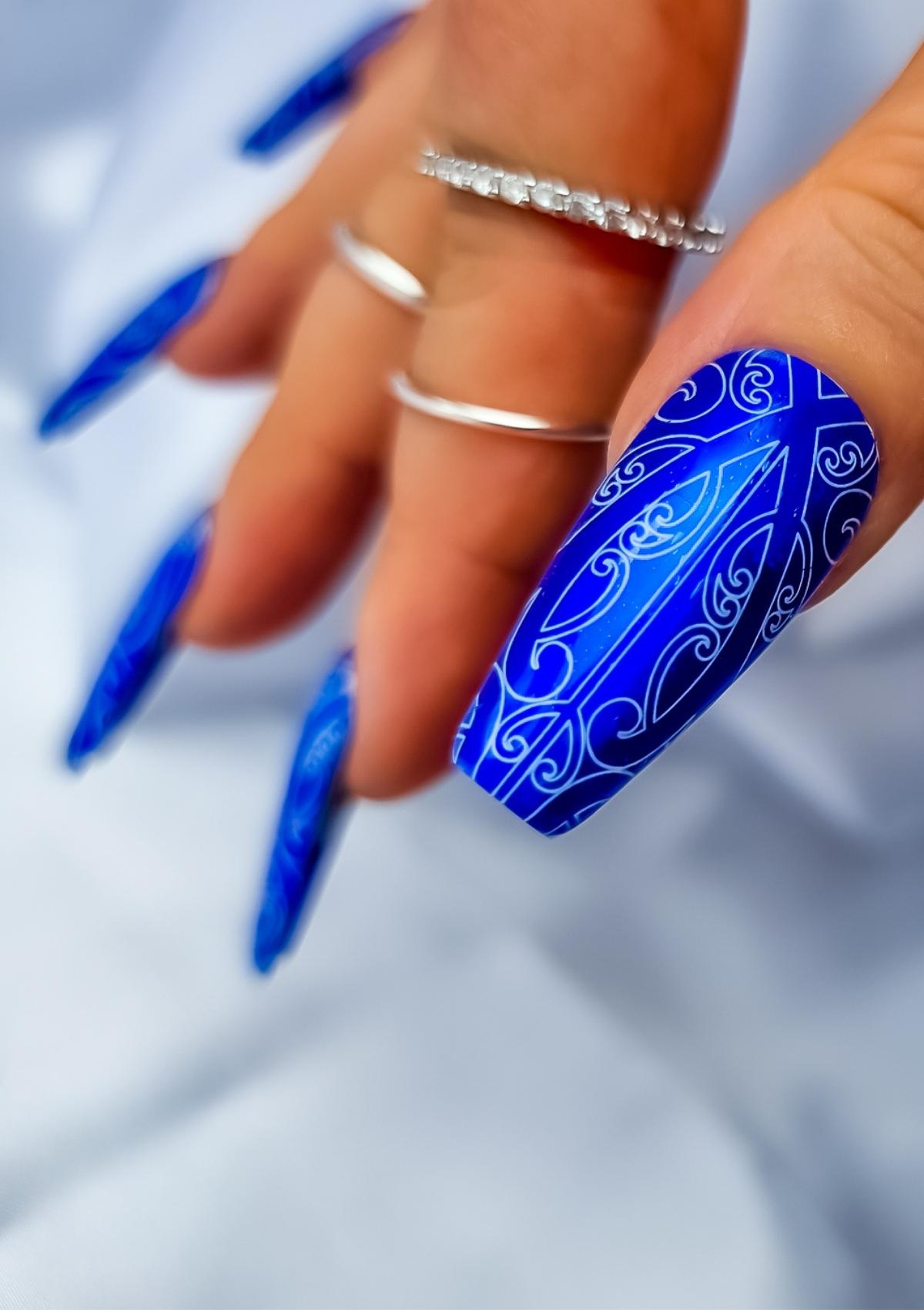 Dark blue nails with white Maori designs 