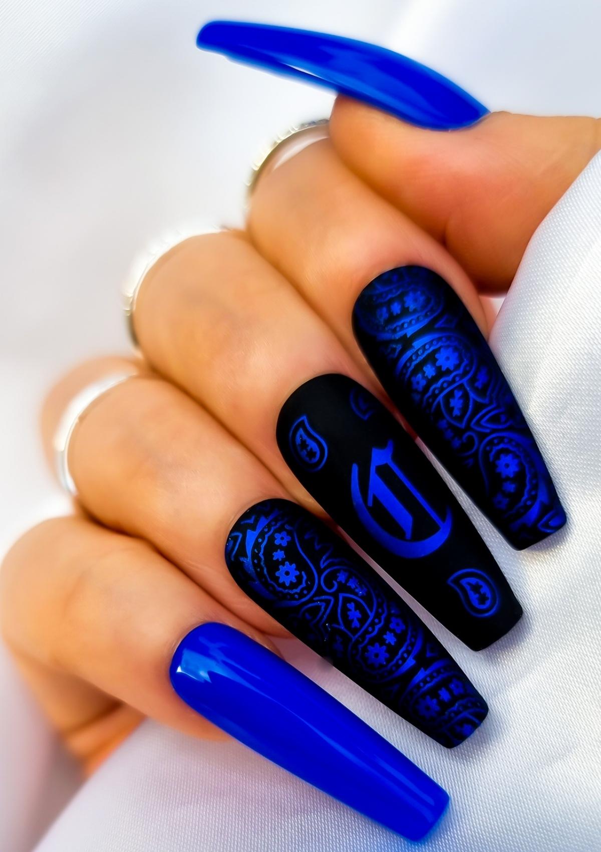 Crip nails with black and blue paisley bandana nail design and Old English C